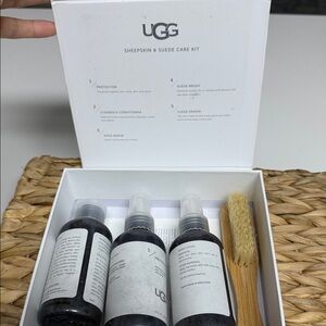 UGG Sheepskin & Suede Care Kit - Black and White